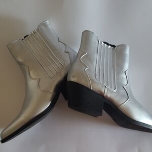 Women's Metallic Silver Western Booties